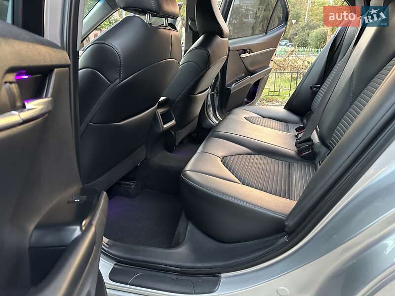 Седан Toyota Camry 2018 в Одессе