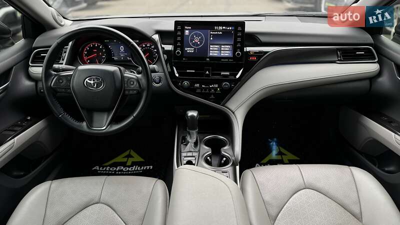 Седан Toyota Camry 2021 в Киеве