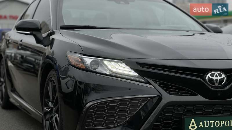 Седан Toyota Camry 2021 в Киеве