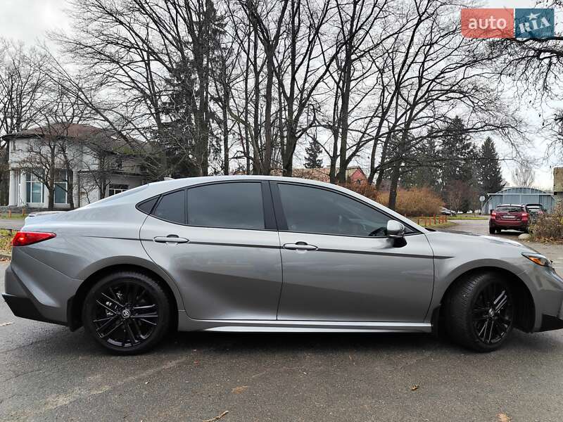 Седан Toyota Camry 2024 в Киеве