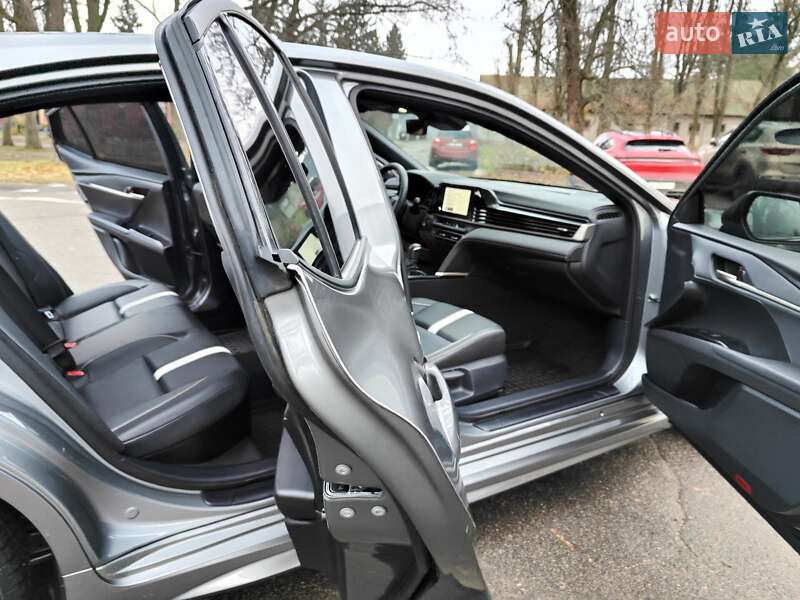 Седан Toyota Camry 2024 в Киеве