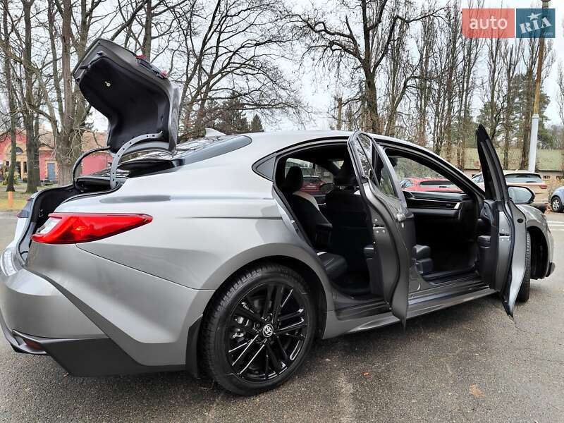 Седан Toyota Camry 2024 в Киеве