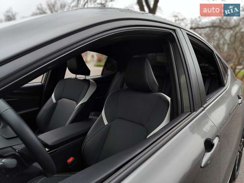 Седан Toyota Camry 2024 в Киеве