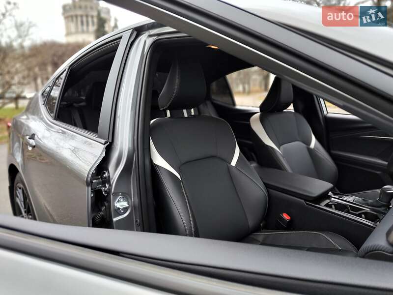 Седан Toyota Camry 2024 в Киеве