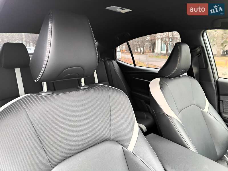 Седан Toyota Camry 2024 в Киеве