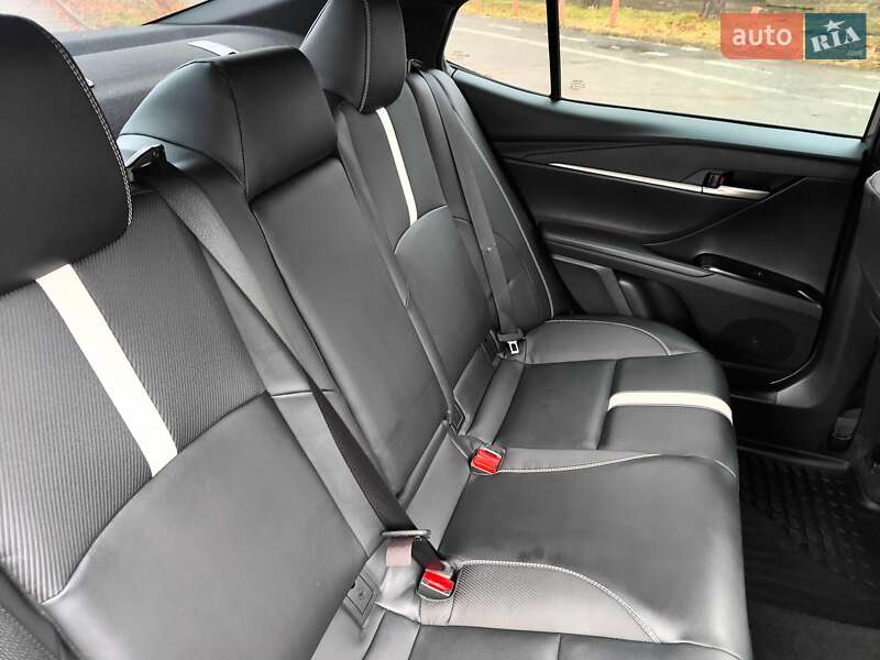 Седан Toyota Camry 2024 в Киеве