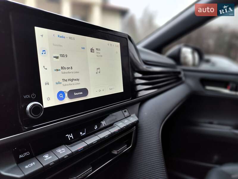 Седан Toyota Camry 2024 в Киеве