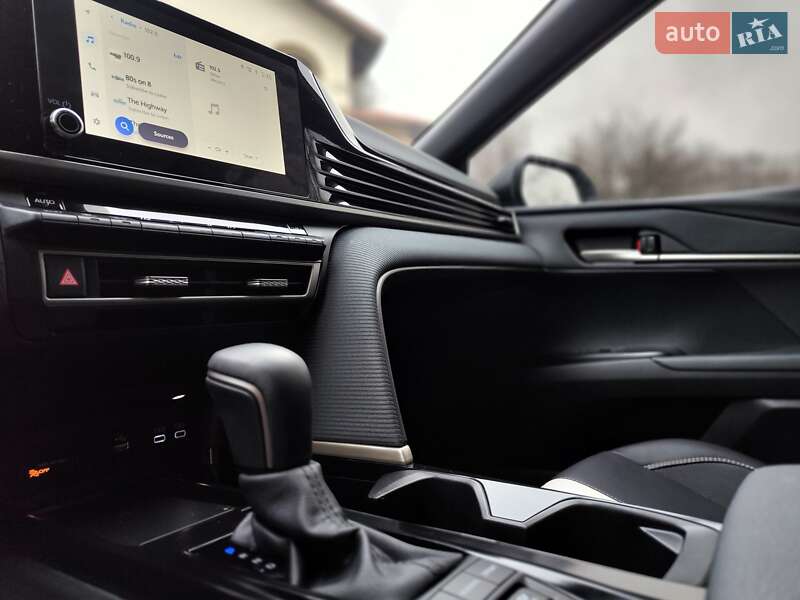 Седан Toyota Camry 2024 в Киеве