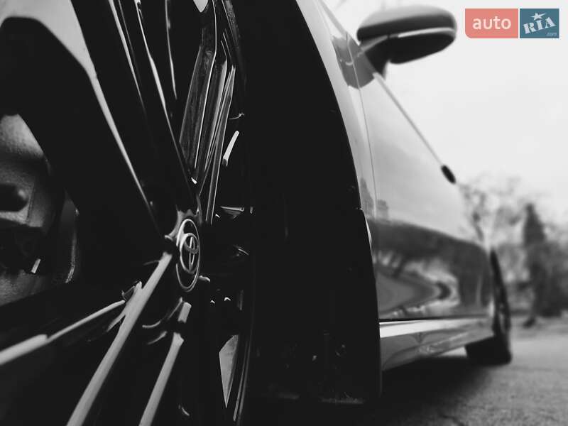 Седан Toyota Camry 2024 в Киеве
