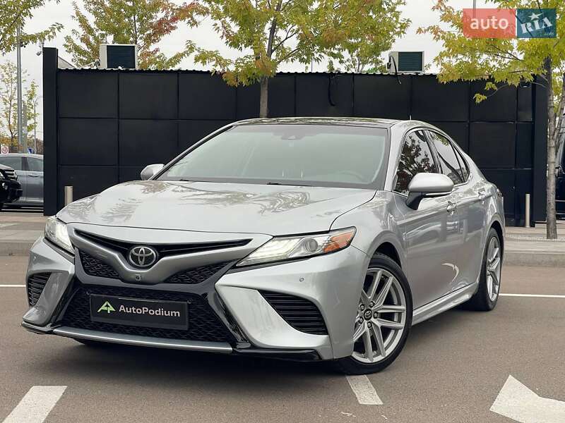 Седан Toyota Camry 2018 в Киеве