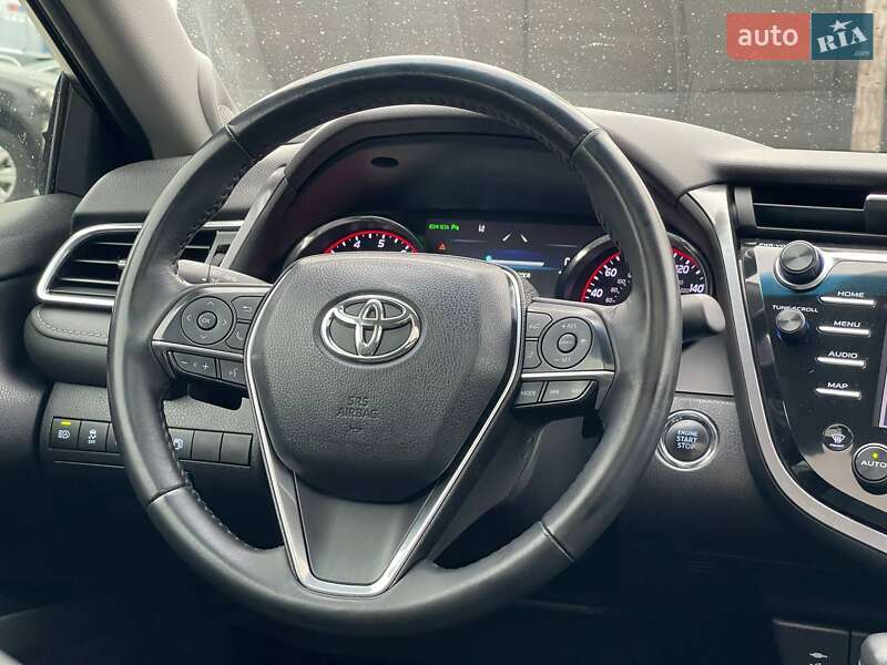 Седан Toyota Camry 2018 в Киеве