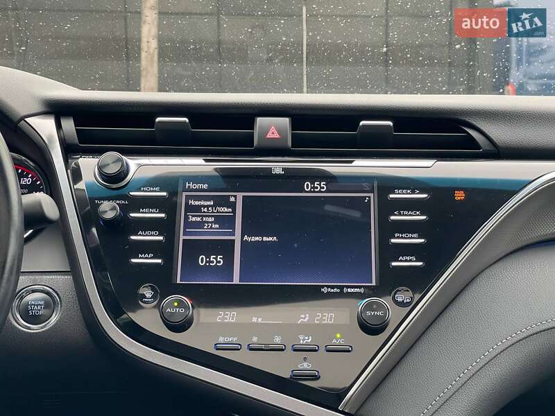 Седан Toyota Camry 2018 в Киеве