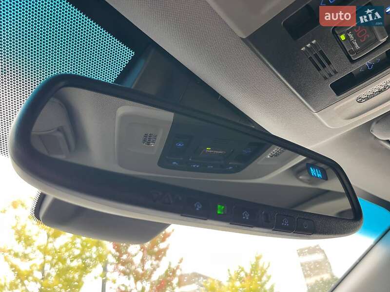 Седан Toyota Camry 2018 в Киеве