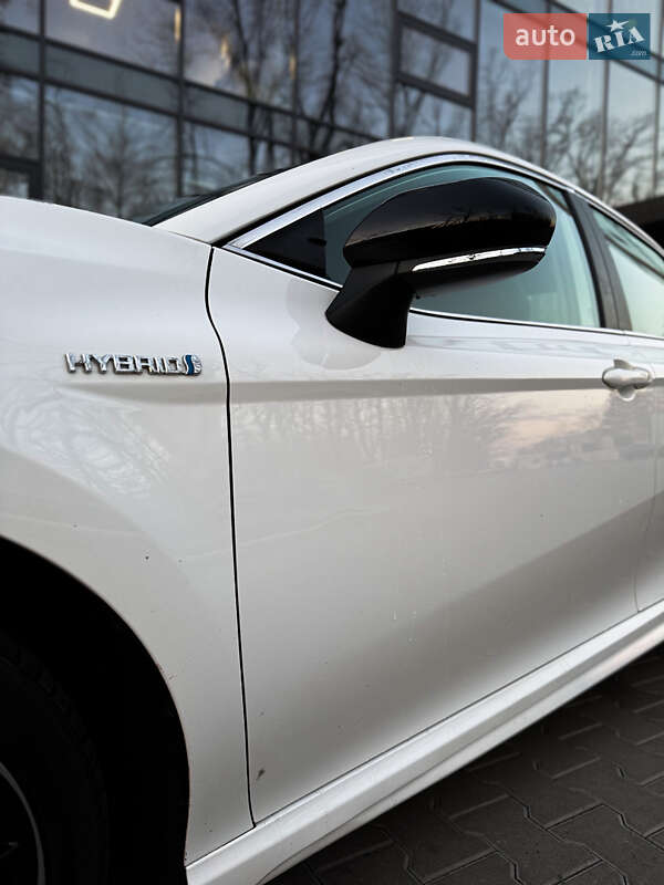 Седан Toyota Camry 2020 в Киеве