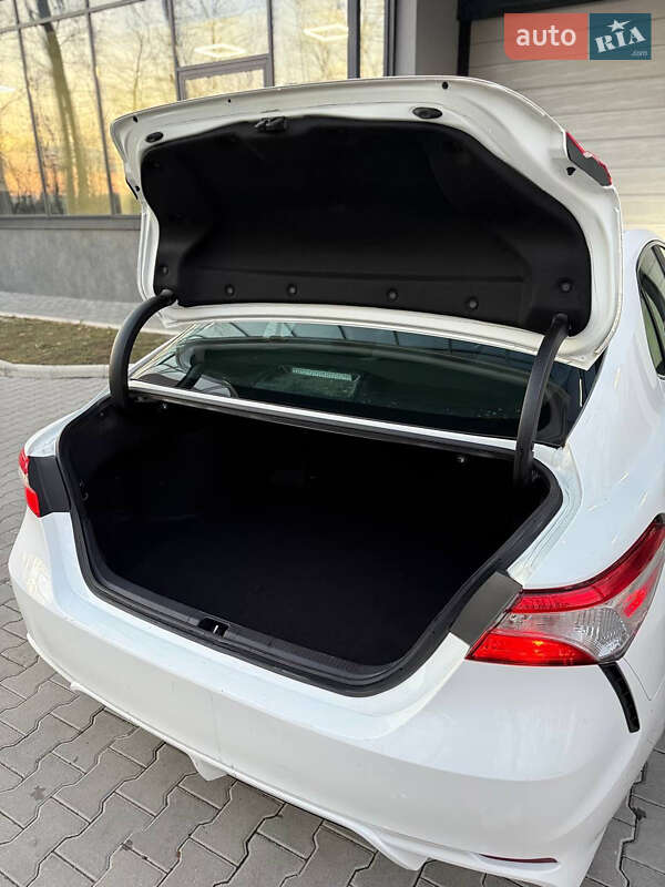 Седан Toyota Camry 2020 в Киеве