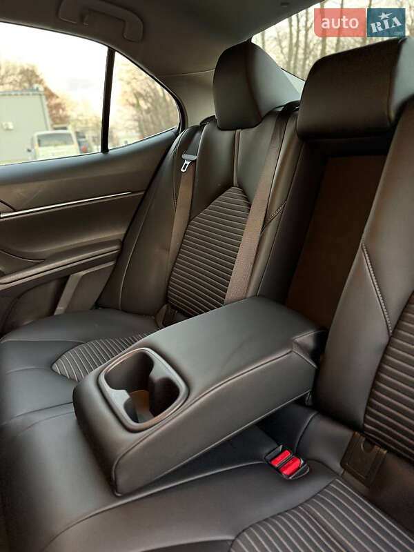 Седан Toyota Camry 2020 в Киеве