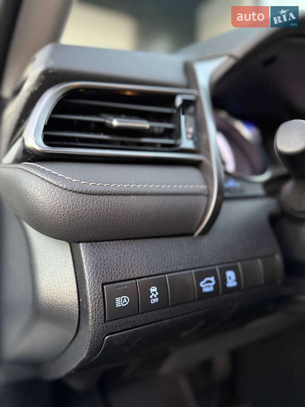 Седан Toyota Camry 2020 в Киеве