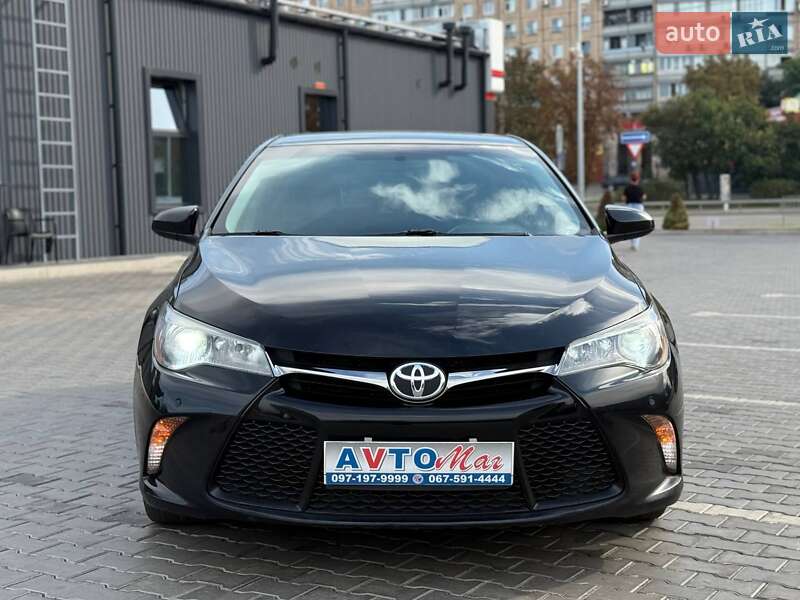 Седан Toyota Camry 2016 в Кривом Роге