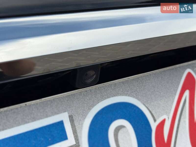 Седан Toyota Camry 2016 в Кривом Роге