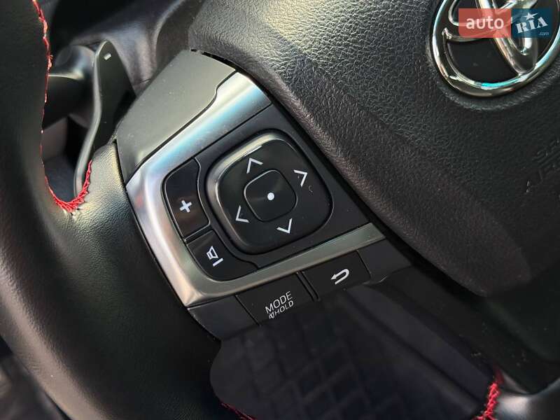 Седан Toyota Camry 2016 в Кривом Роге