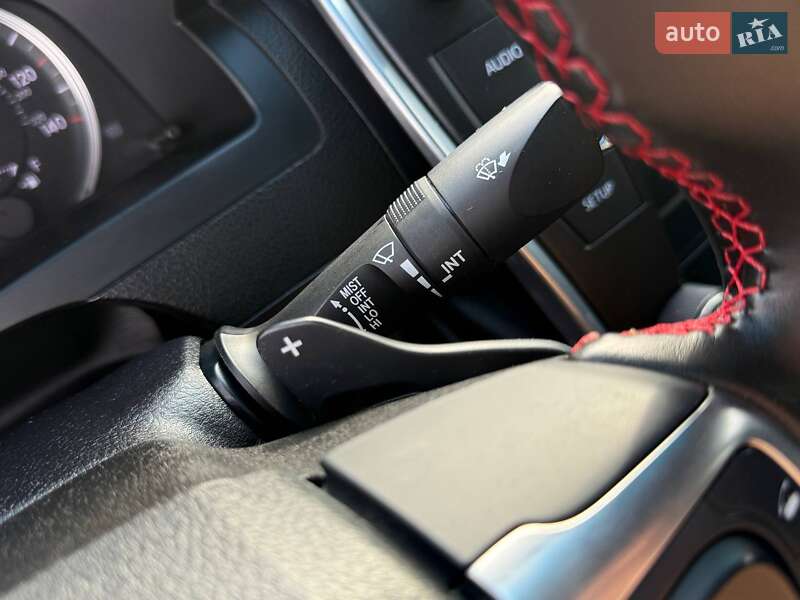 Седан Toyota Camry 2016 в Кривом Роге