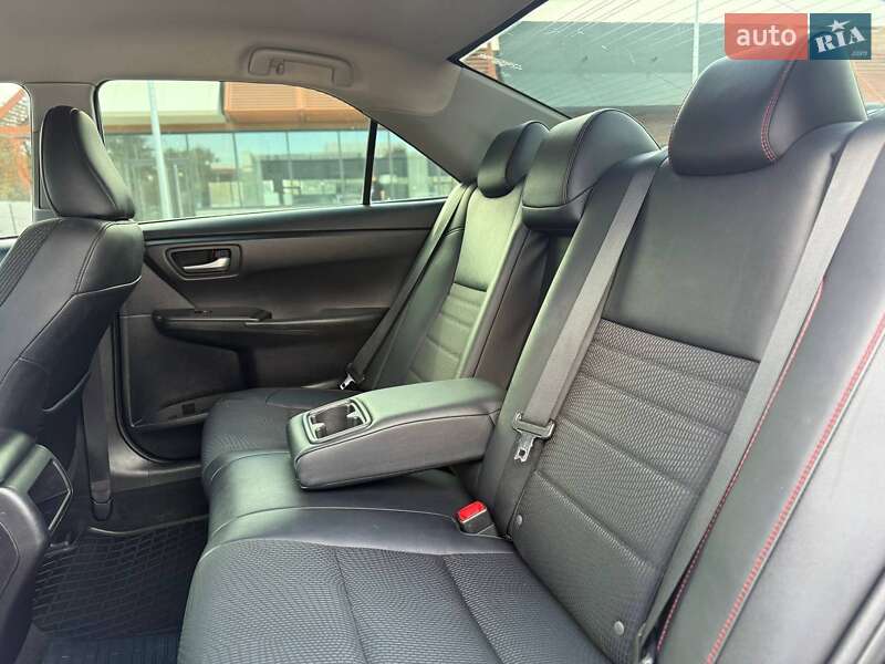 Седан Toyota Camry 2016 в Кривом Роге