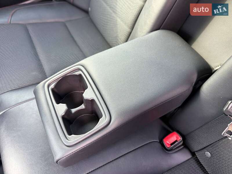 Седан Toyota Camry 2016 в Кривом Роге