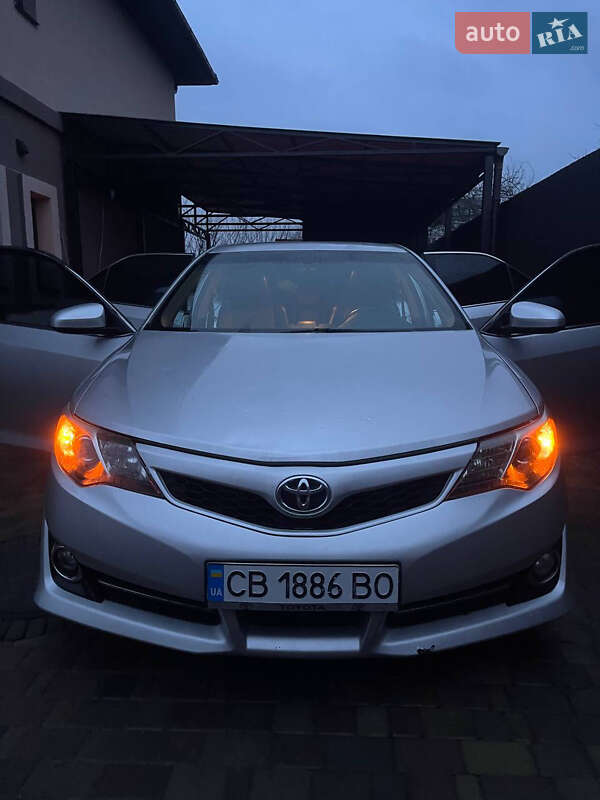 Седан Toyota Camry 2013 в Киеве