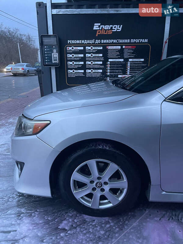 Седан Toyota Camry 2013 в Киеве