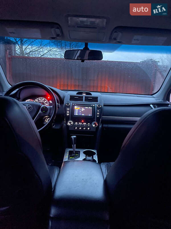 Седан Toyota Camry 2013 в Киеве