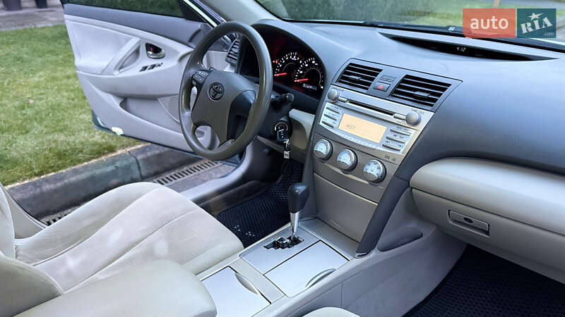 Седан Toyota Camry 2010 в Владимирце