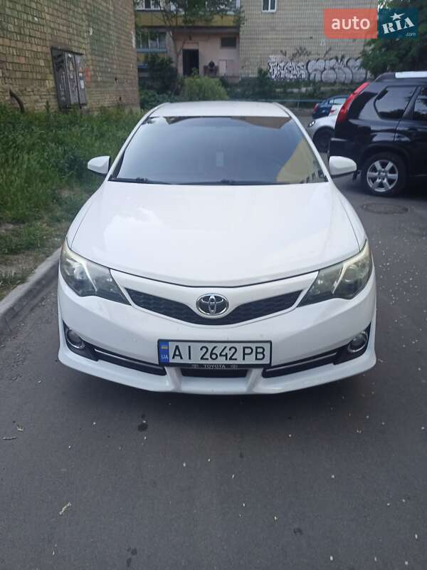Седан Toyota Camry 2013 в Фастові