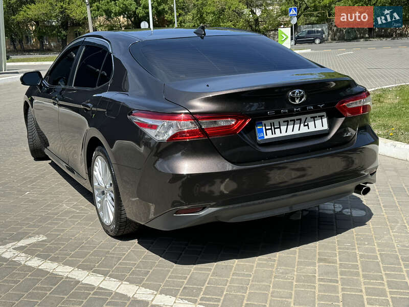 Седан Toyota Camry 2019 в Одессе