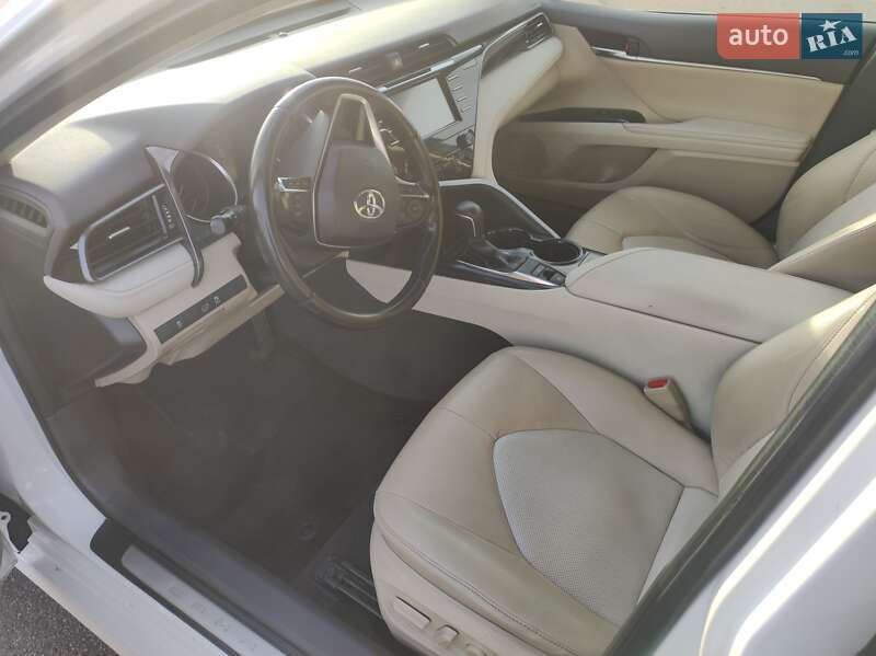 Седан Toyota Camry 2019 в Києві