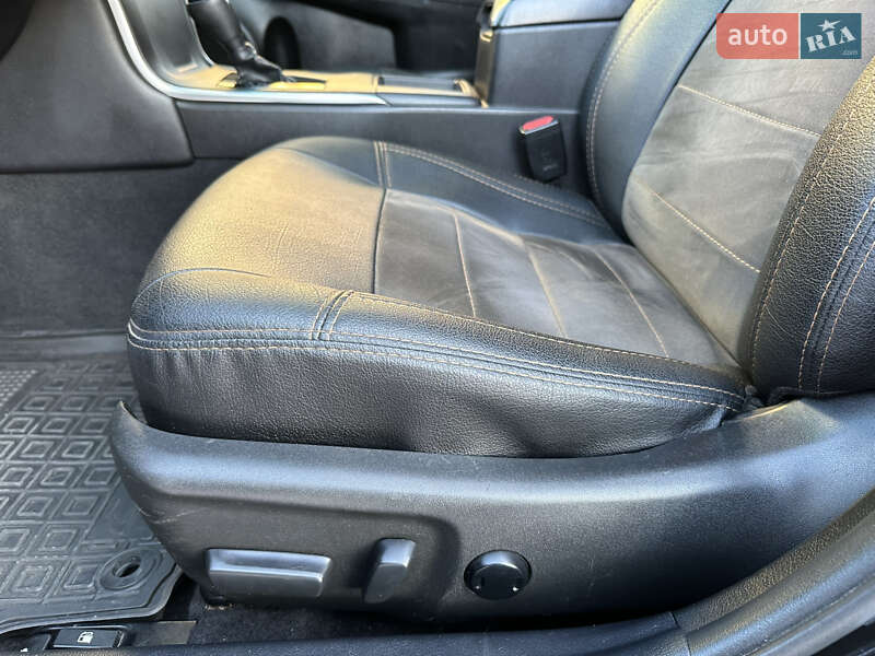 Седан Toyota Camry 2014 в Киеве