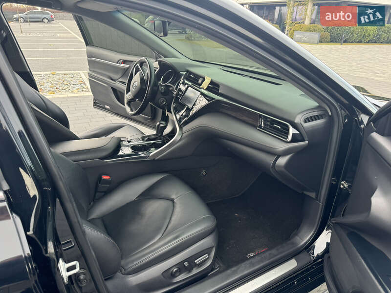 Седан Toyota Camry 2020 в Мукачево