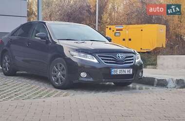 Седан Toyota Camry 2010 в Николаеве