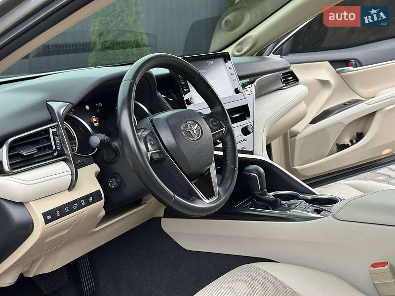 Седан Toyota Camry 2021 в Днепре