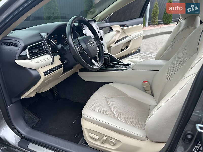 Седан Toyota Camry 2021 в Днепре
