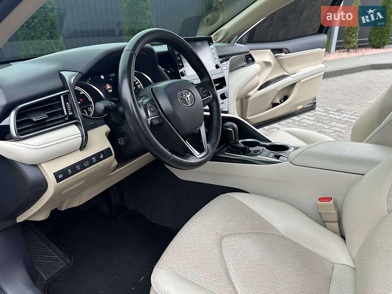 Седан Toyota Camry 2021 в Днепре