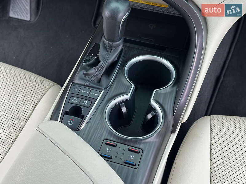 Седан Toyota Camry 2021 в Днепре