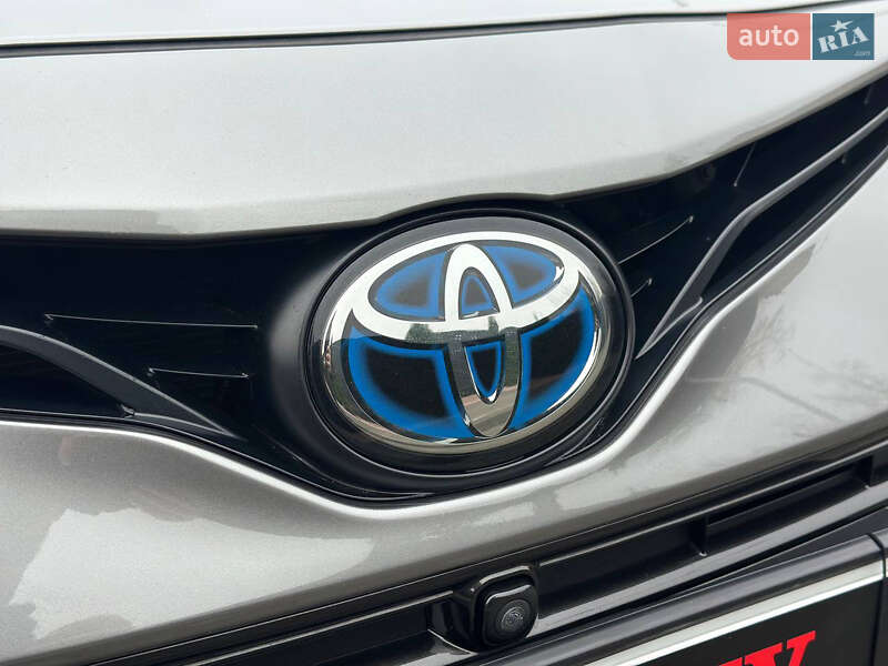 Седан Toyota Camry 2021 в Днепре