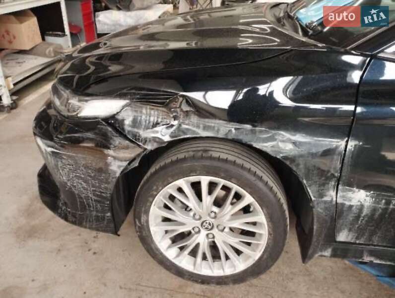 Седан Toyota Camry 2018 в Киеве