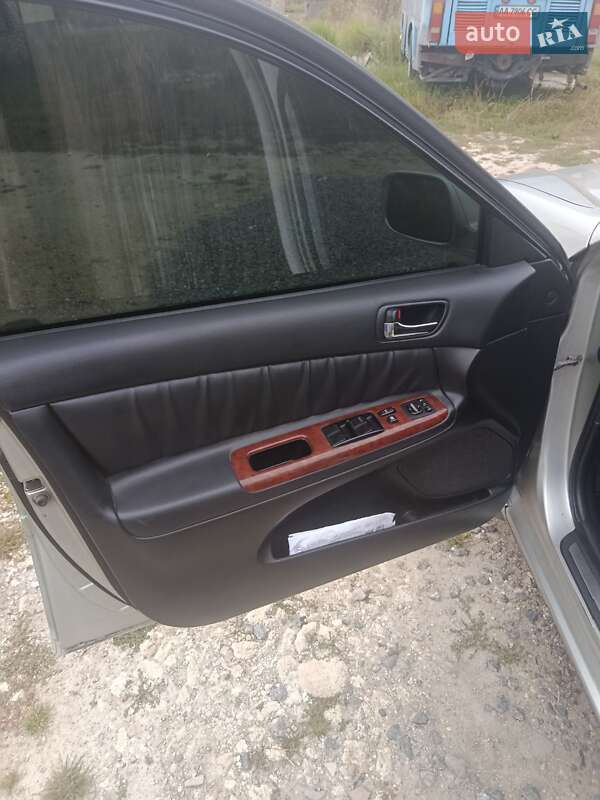 Седан Toyota Camry 2005 в Довбиші
