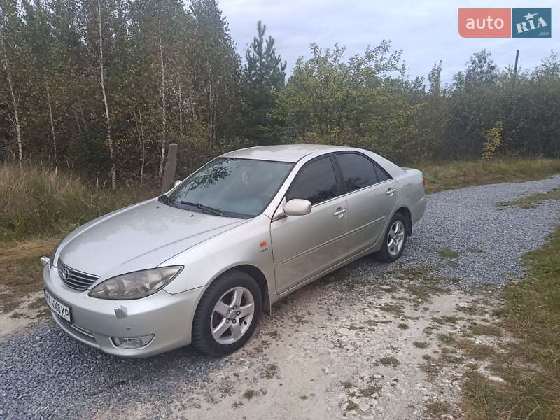 Седан Toyota Camry 2005 в Довбиші