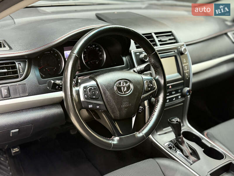 Седан Toyota Camry 2016 в Одессе