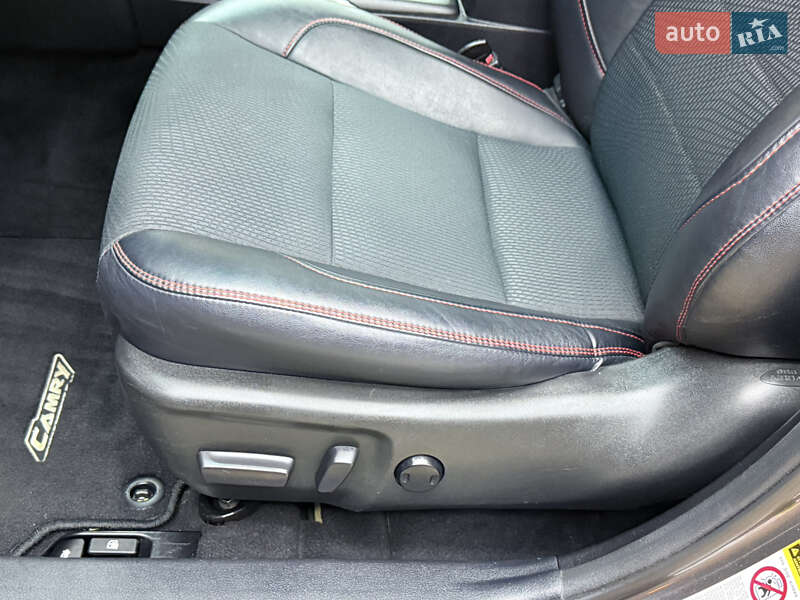 Седан Toyota Camry 2016 в Одессе