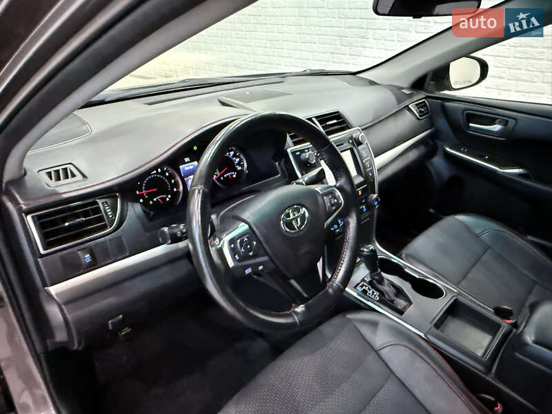 Седан Toyota Camry 2016 в Одессе