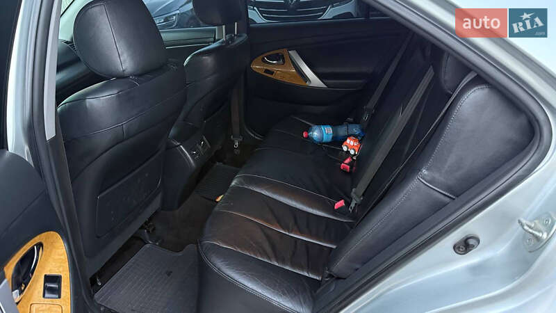 Седан Toyota Camry 2006 в Днепре