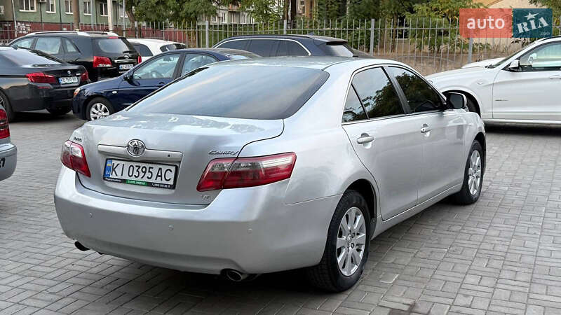 Седан Toyota Camry 2006 в Днепре